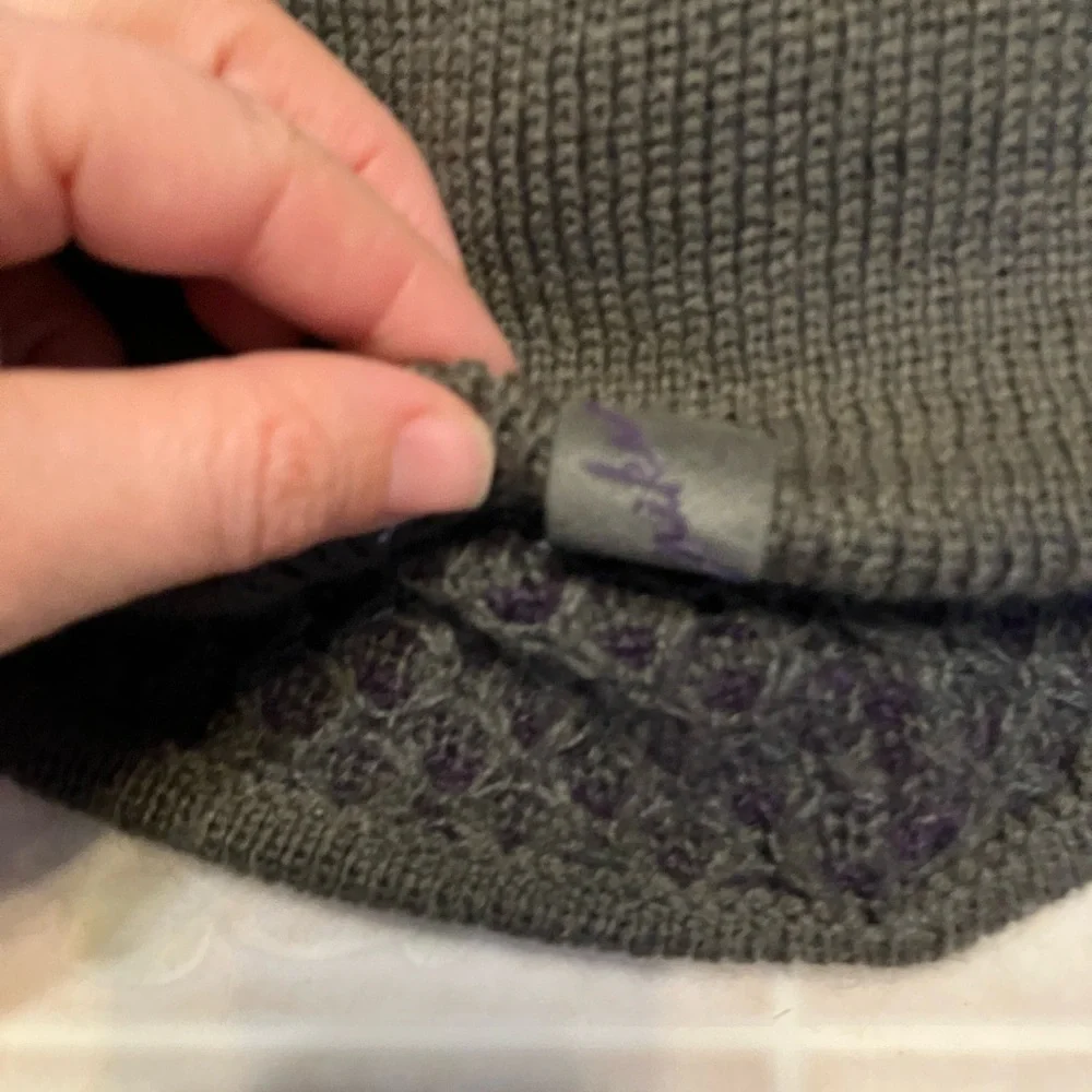 Nike cable‎ Reversible Gray women's Beanie